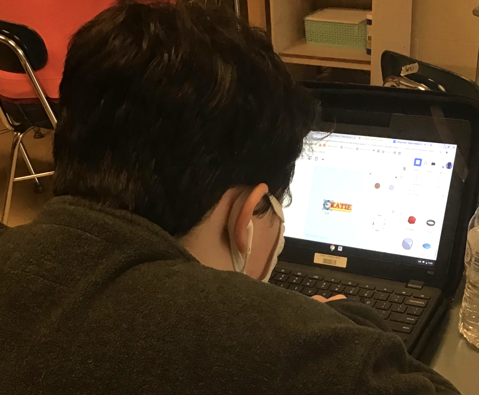 Student going through a TinkerCad lesson from the MakerBot Certification program.